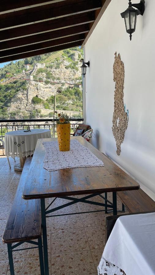 Ana Rest House Hostel Berat Exteriör bild
